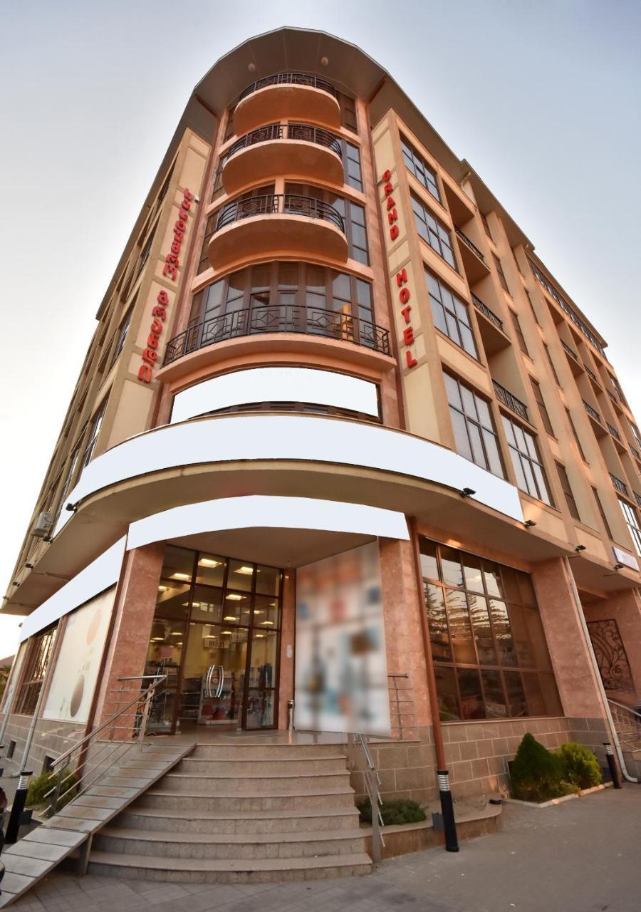 Hotel Grand Zugdidi Buitenkant foto