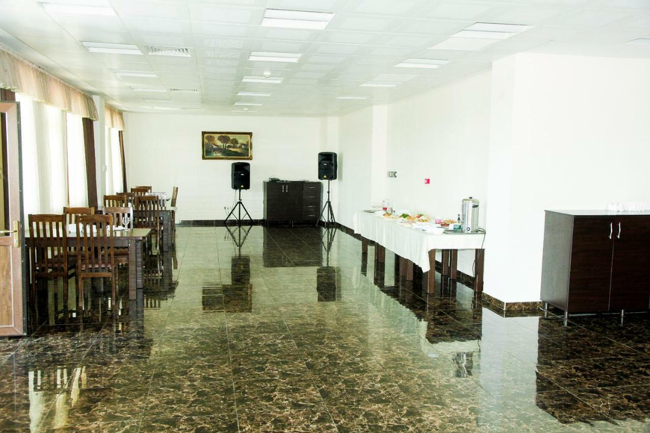 Hotel Grand Zugdidi Buitenkant foto