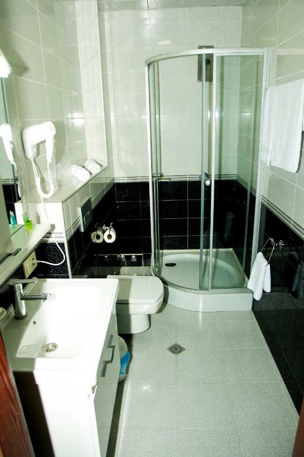 Hotel Grand Zugdidi Buitenkant foto