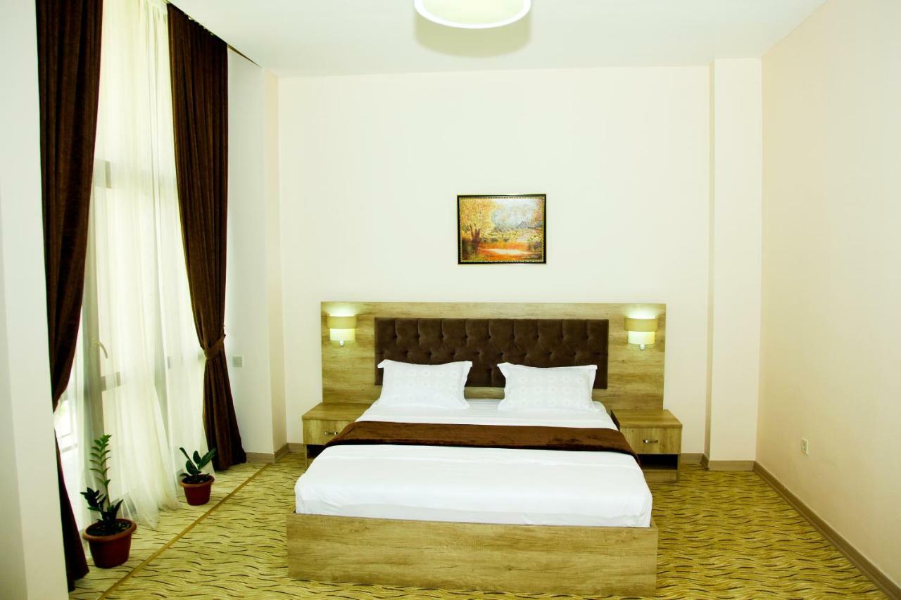 Hotel Grand Zugdidi Buitenkant foto