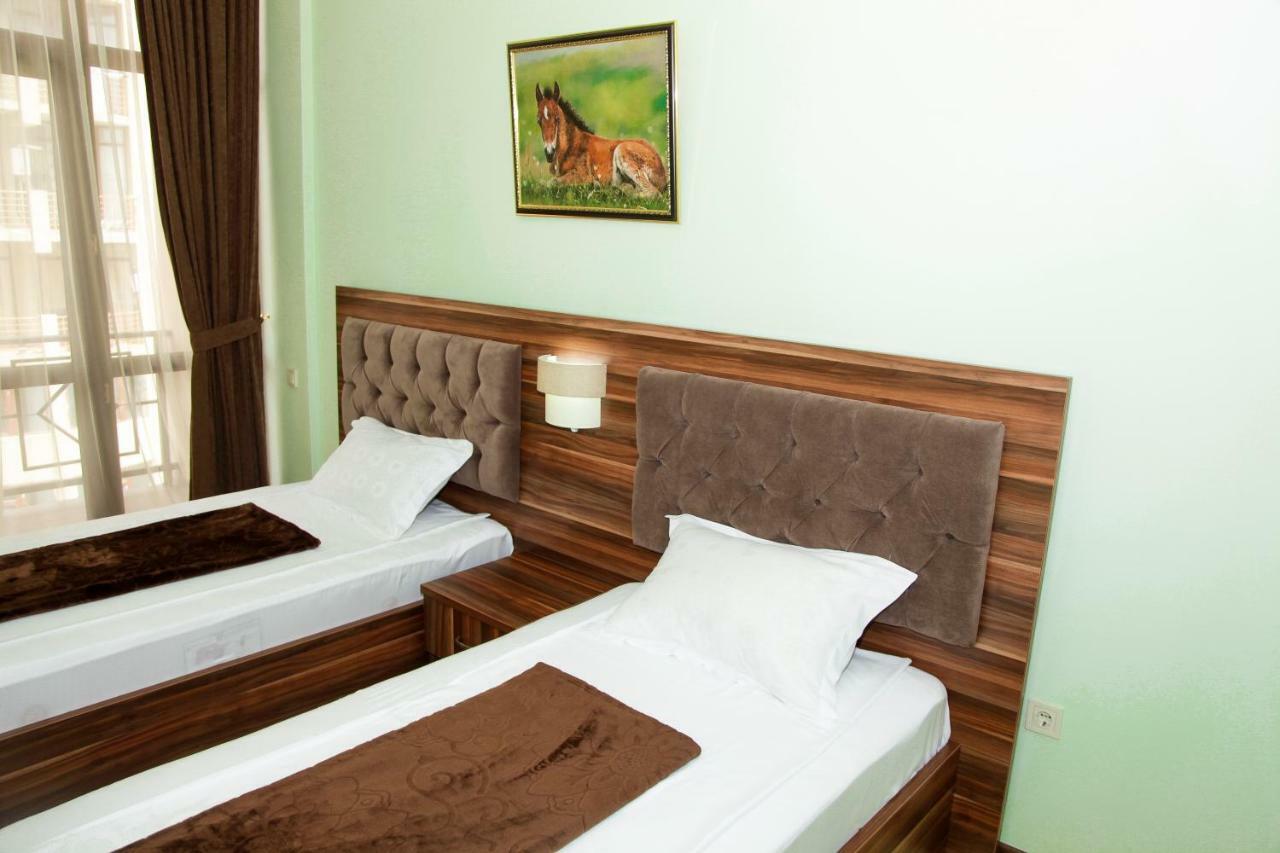Hotel Grand Zugdidi Buitenkant foto