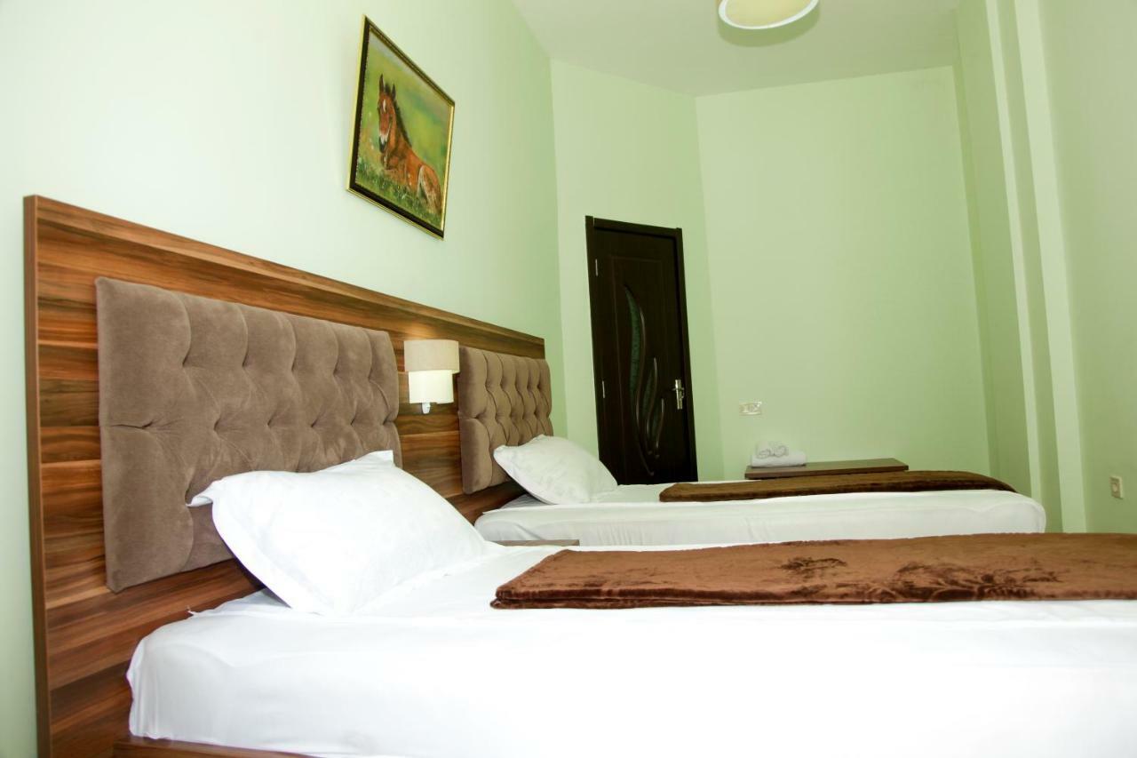 Hotel Grand Zugdidi Buitenkant foto