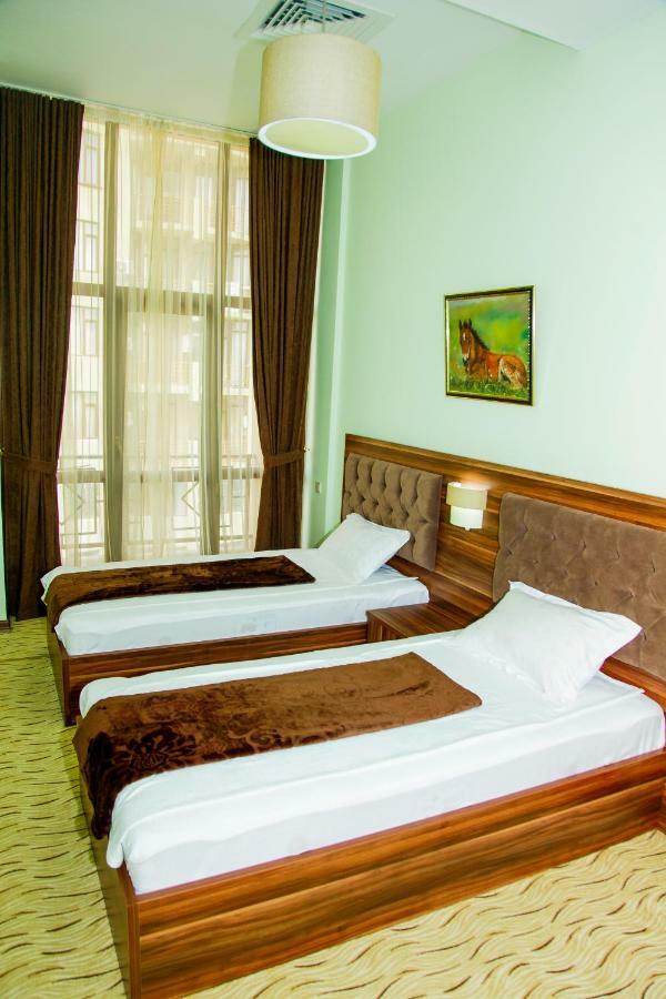 Hotel Grand Zugdidi Buitenkant foto