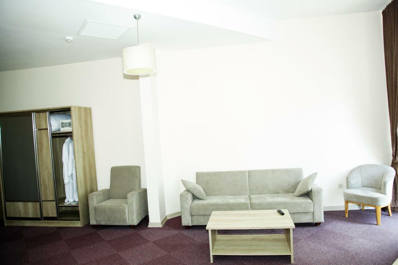 Hotel Grand Zugdidi Buitenkant foto