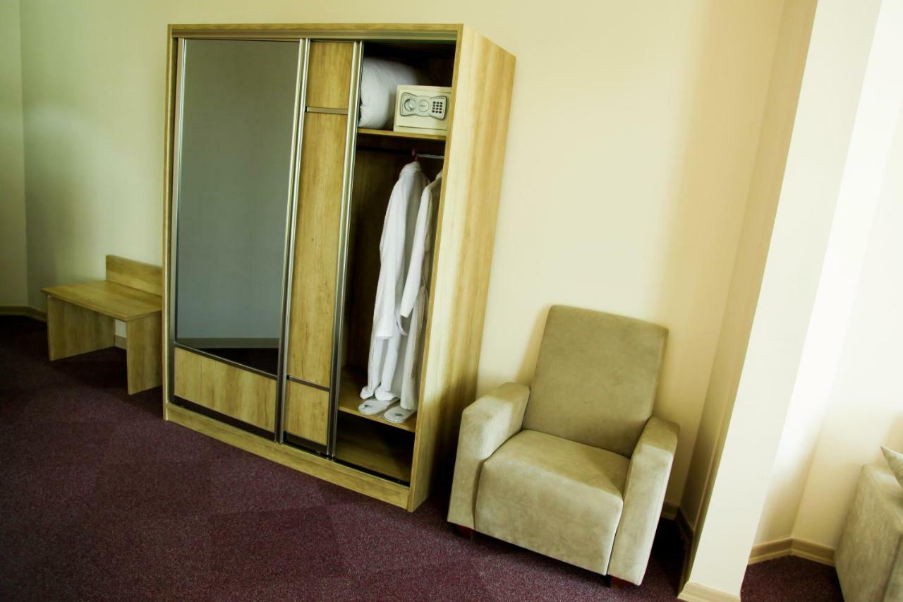 Hotel Grand Zugdidi Buitenkant foto