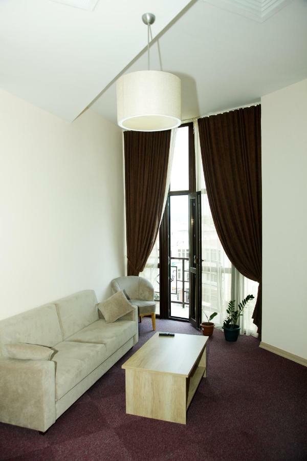 Hotel Grand Zugdidi Buitenkant foto