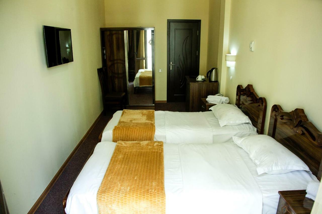 Hotel Grand Zugdidi Buitenkant foto