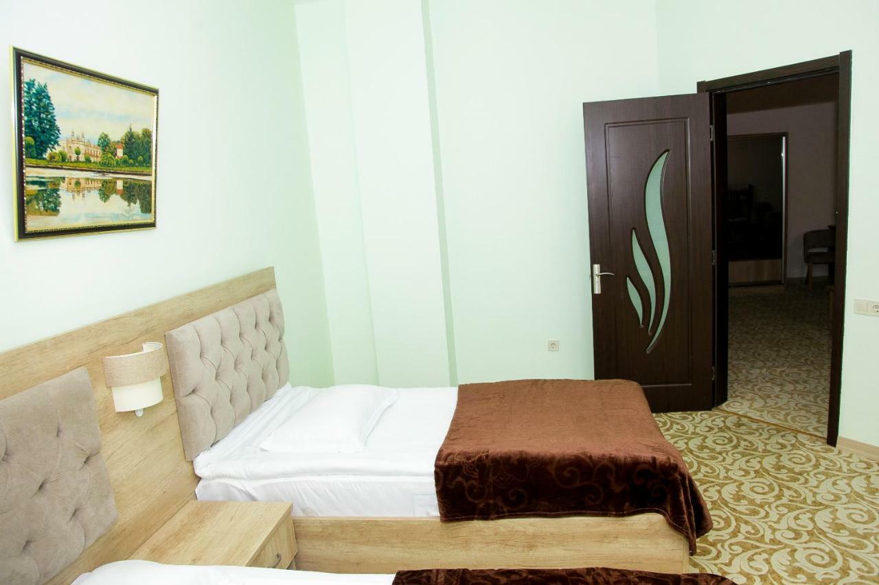 Hotel Grand Zugdidi Buitenkant foto