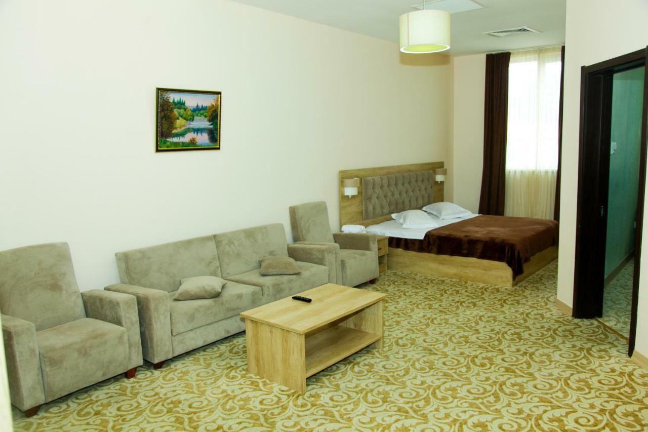 Hotel Grand Zugdidi Buitenkant foto