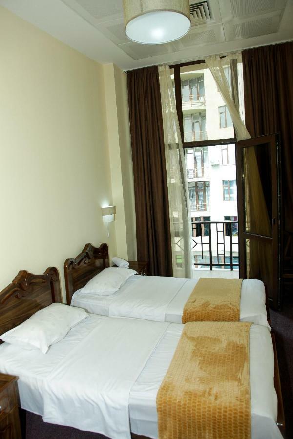 Hotel Grand Zugdidi Buitenkant foto