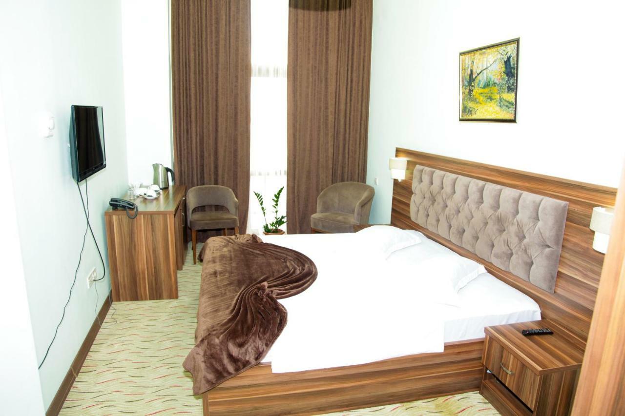 Hotel Grand Zugdidi Buitenkant foto