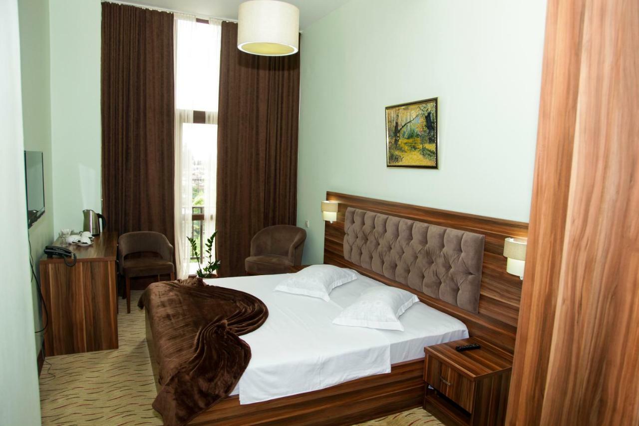 Hotel Grand Zugdidi Buitenkant foto