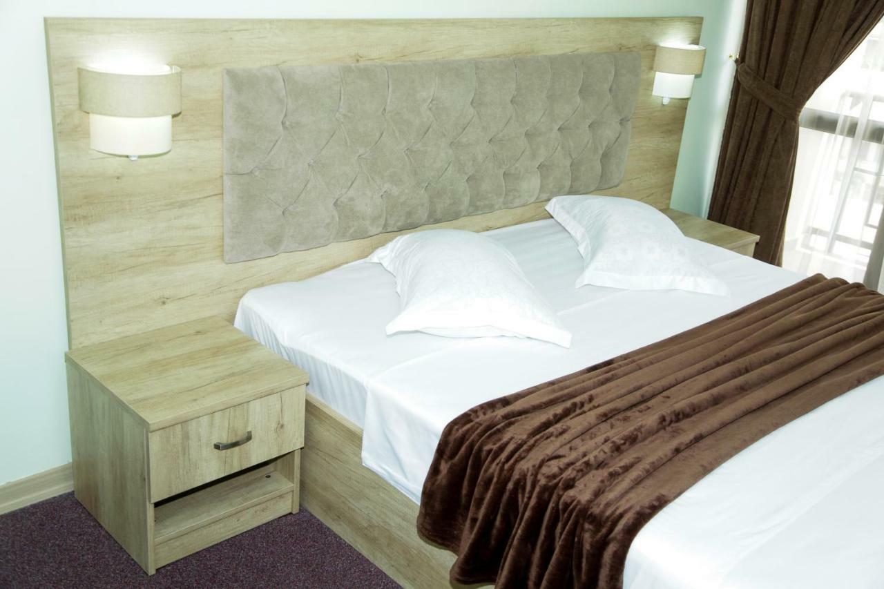 Hotel Grand Zugdidi Buitenkant foto