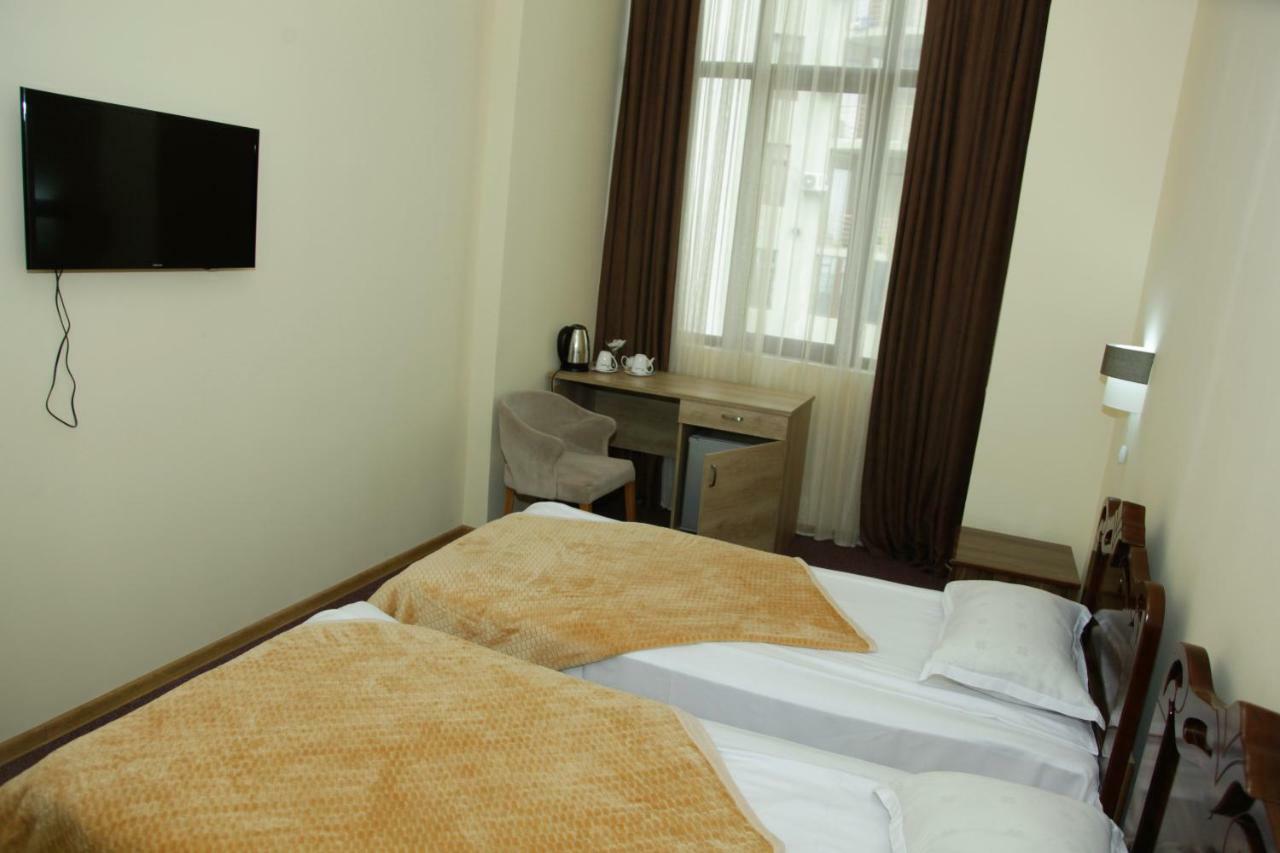 Hotel Grand Zugdidi Buitenkant foto