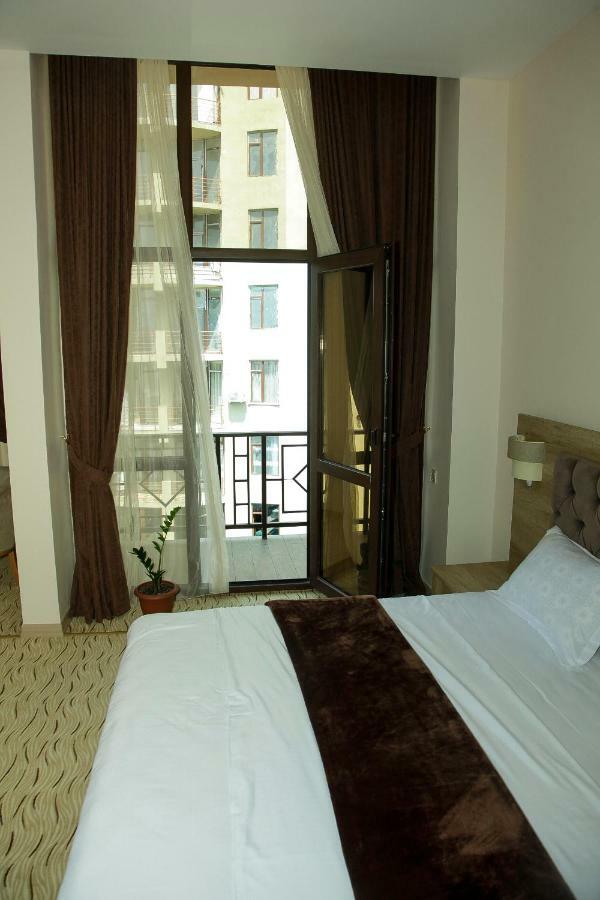 Hotel Grand Zugdidi Buitenkant foto
