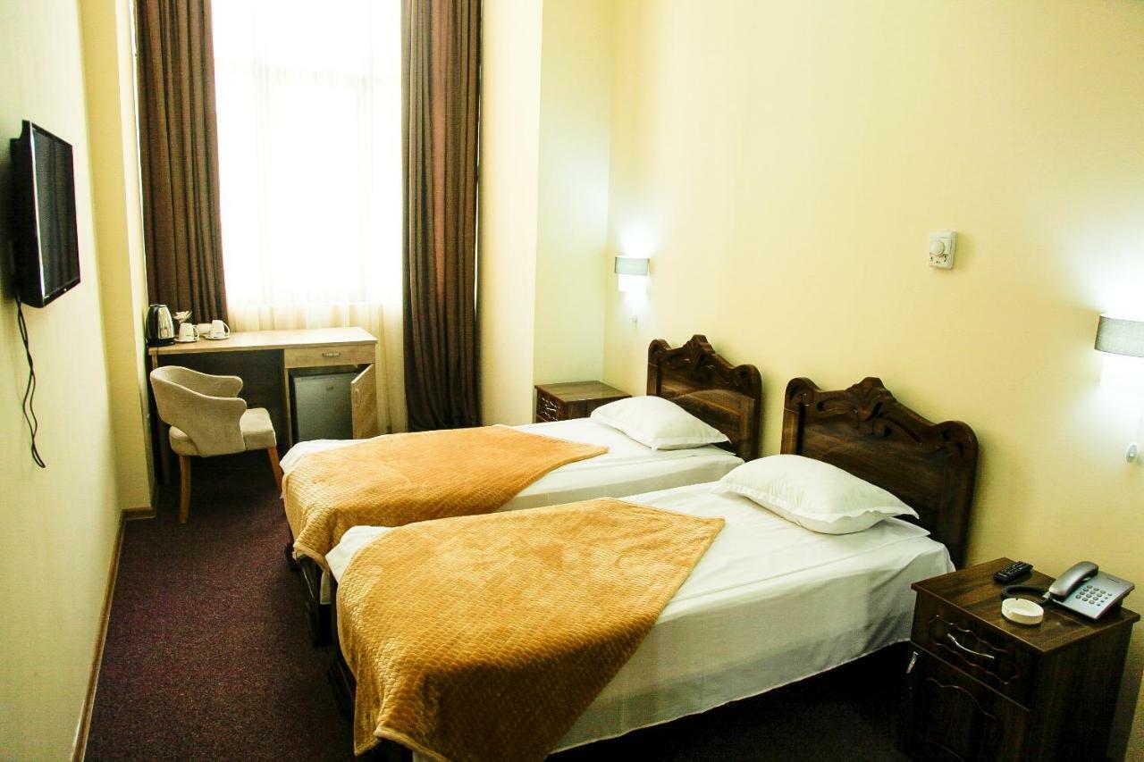 Hotel Grand Zugdidi Buitenkant foto