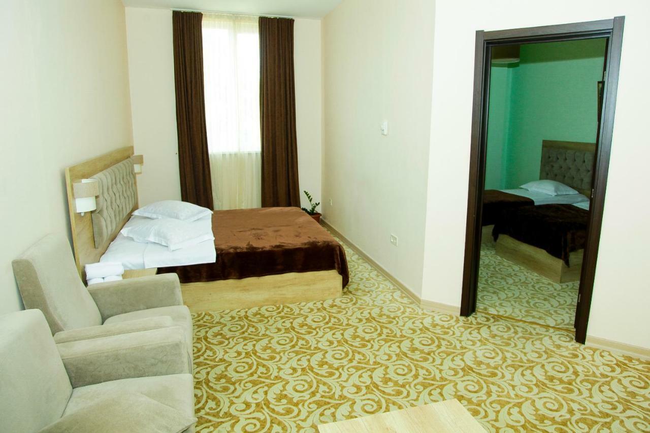 Hotel Grand Zugdidi Buitenkant foto