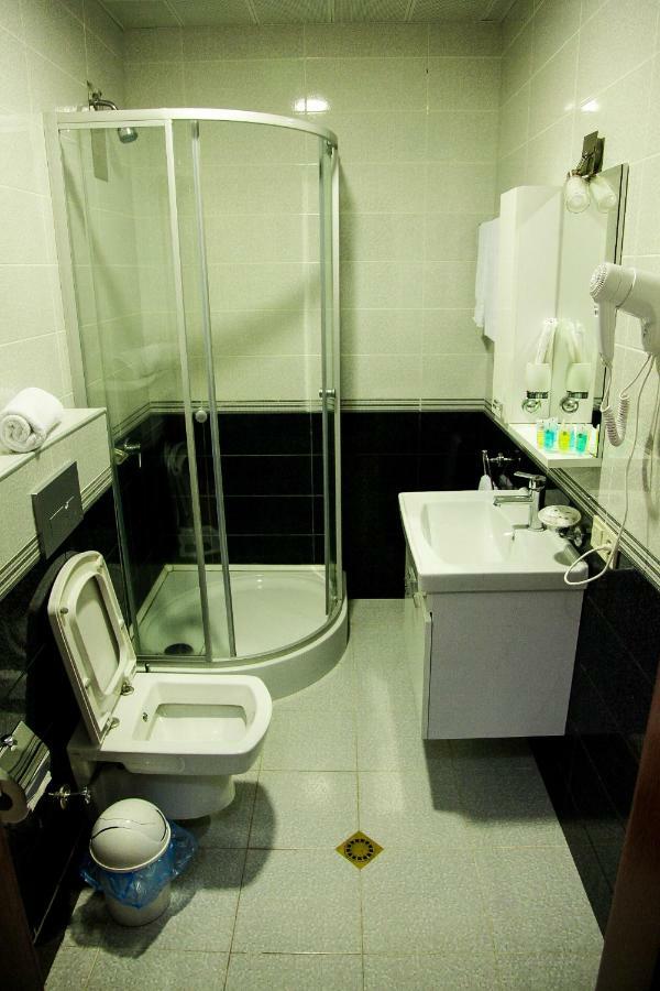 Hotel Grand Zugdidi Buitenkant foto