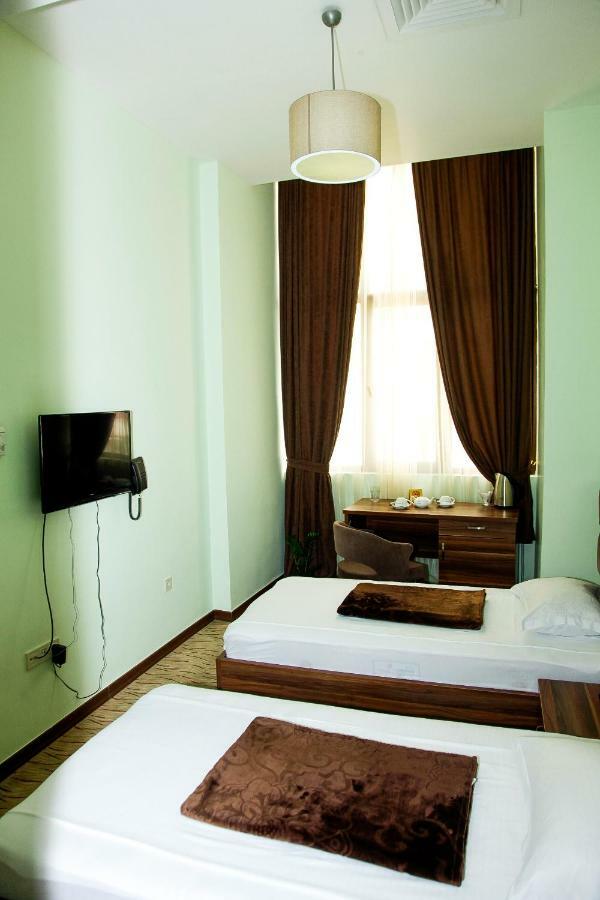Hotel Grand Zugdidi Buitenkant foto