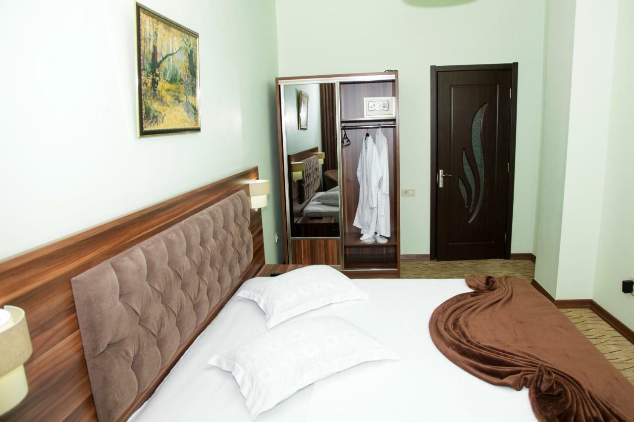 Hotel Grand Zugdidi Buitenkant foto