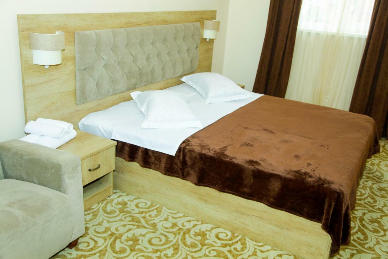 Hotel Grand Zugdidi Buitenkant foto