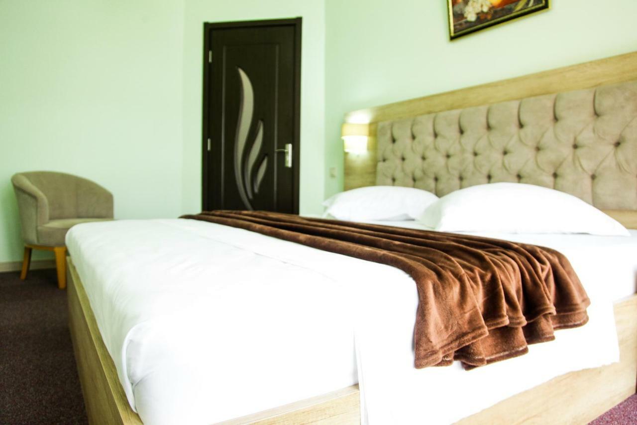 Hotel Grand Zugdidi Buitenkant foto