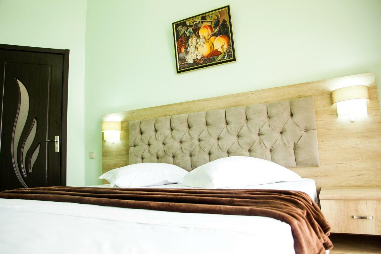 Hotel Grand Zugdidi Buitenkant foto